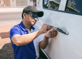 Car Locksmith in Valle Vista, CA